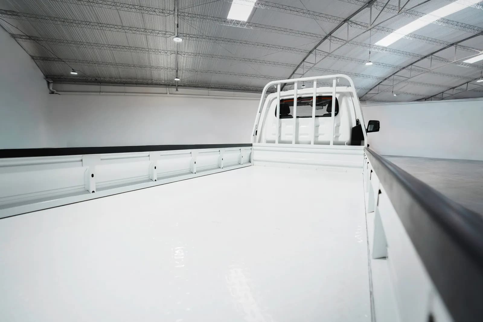 Interior de la caja del Landking LK3, con 2,7 m³ de capacidad